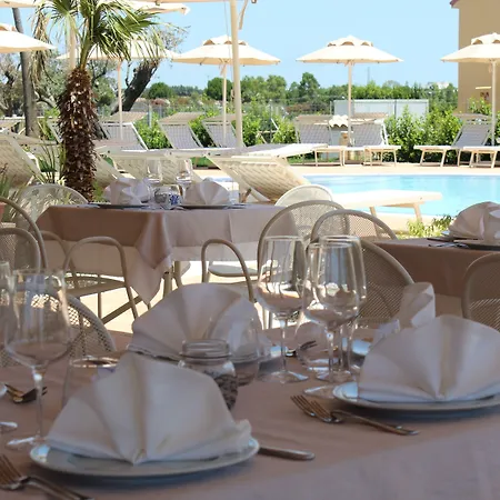 Poseidon Swim & Restaurant Aparthotel