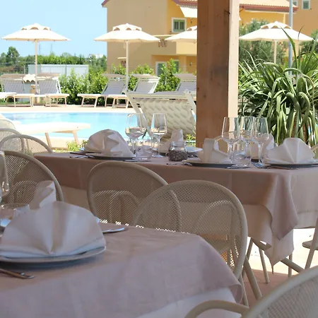 Poseidon Swim & Restaurant Aparthotel